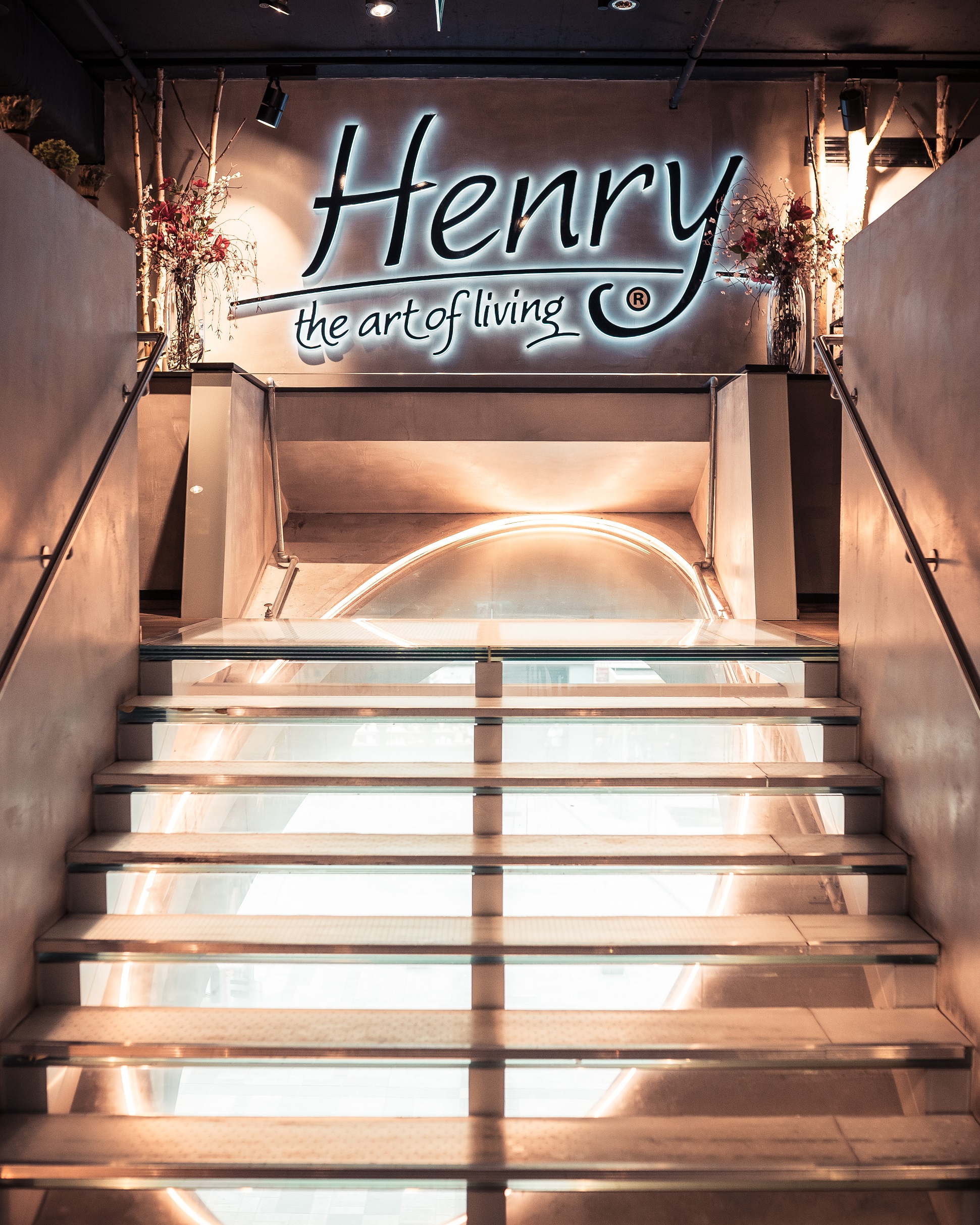 Entrance HENRY neon sign